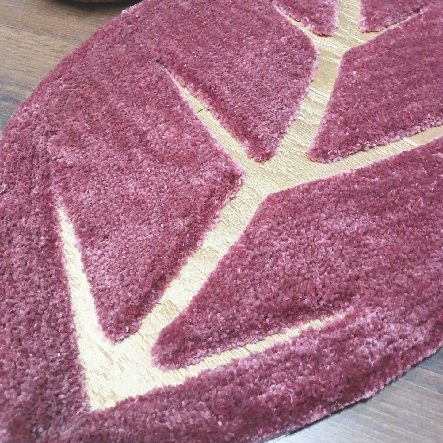 Avioni Divine Collection | Luxury Golden/Silver Touch Blush Pink Tufted Rug In Beautiful Leaf Shaped Soft And Plush Handmade Door Mats | ~25mm thickness | BathMats -45x82 cms (Copy)