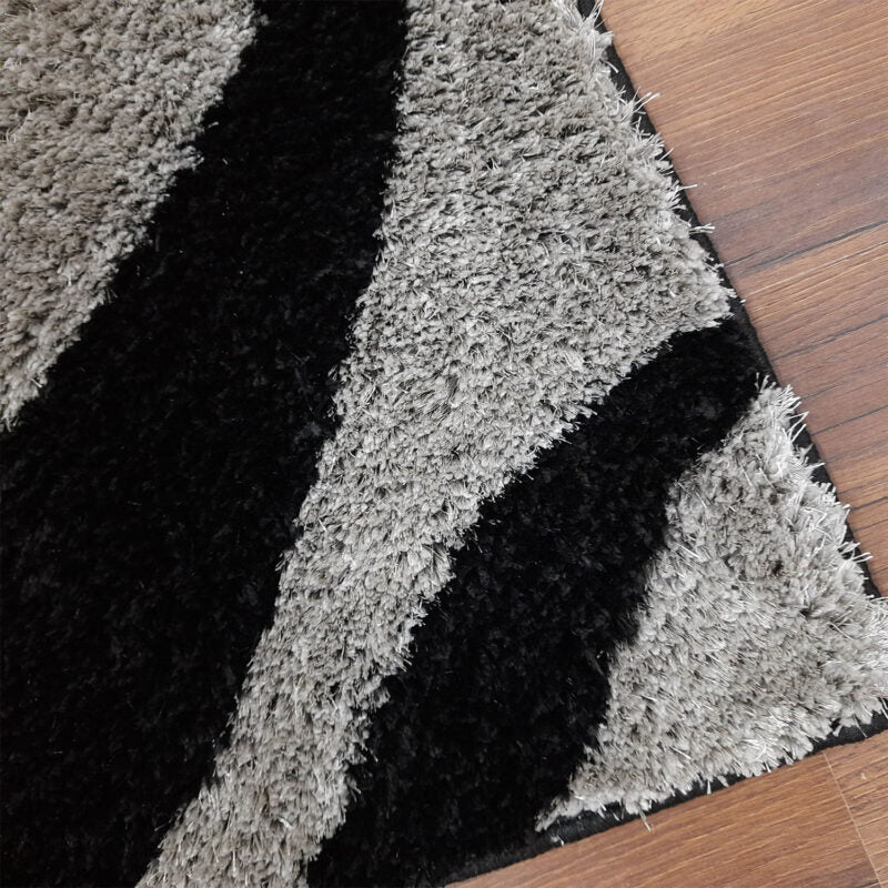 Handloom Shaggy Black And Gray Carpet/Bedside Runners (55cm x 137cm (~22″ x 55″)) by Avioni
