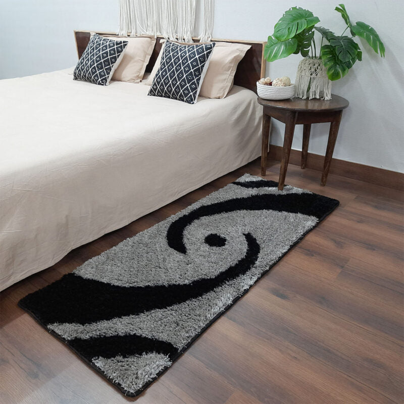 Handloom Shaggy Black And Gray Carpet/Bedside Runners (55cm x 137cm (~22″ x 55″)) by Avioni