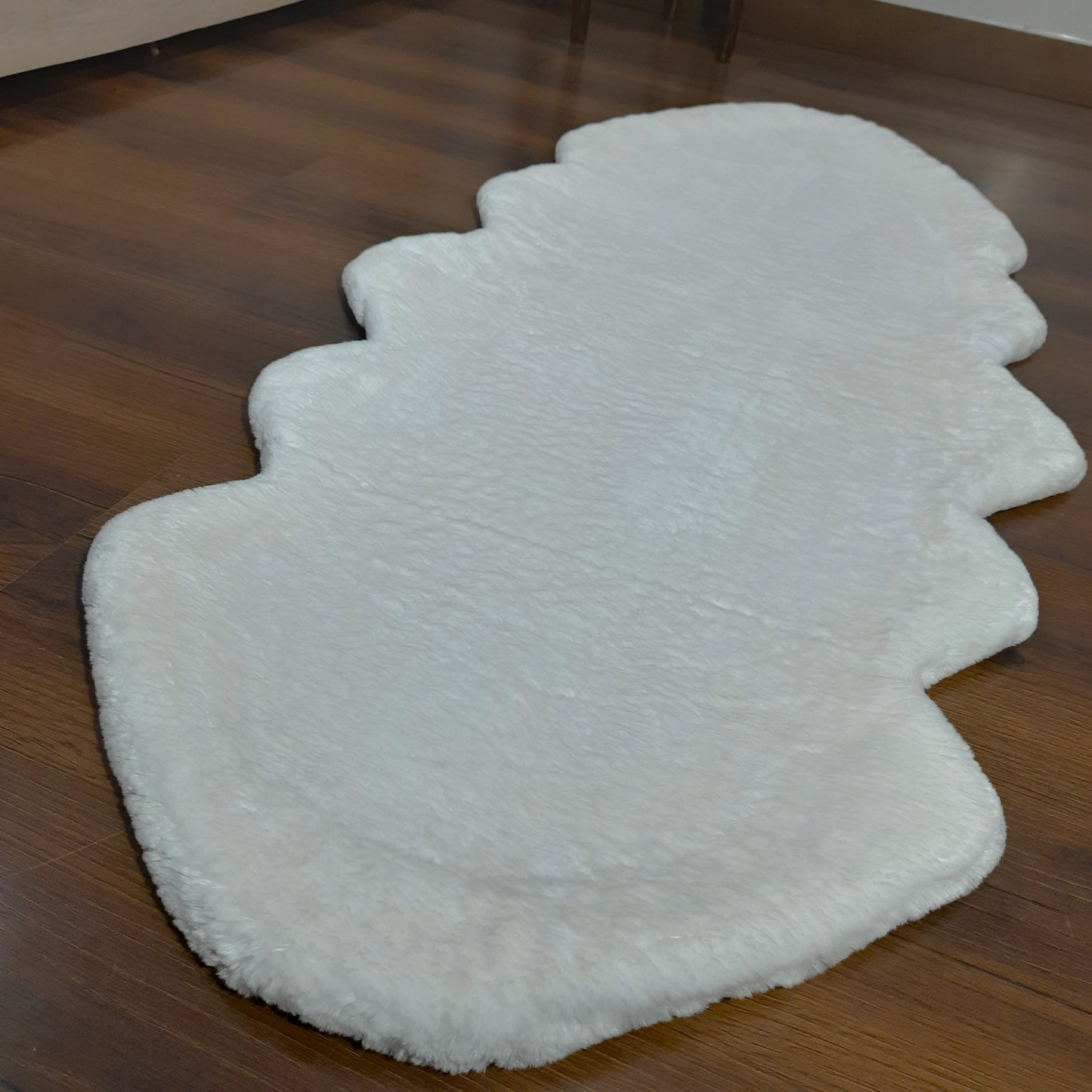 Avioni Ultra Soft FluffyFaux Fur Area Rugs| Milk White| for Bedroom Floor Livingroom Kids Room|61x148cm (~24×58 inch)