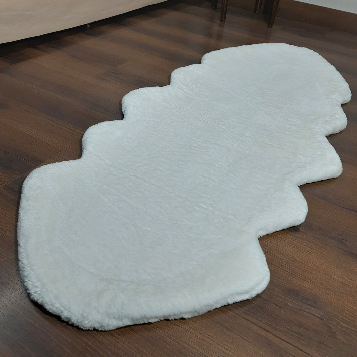 Avioni Ultra Soft FluffyFaux Fur Area Rugs| Milk White| for Bedroom Floor Livingroom Kids Room|61x148cm (~24×58 inch)