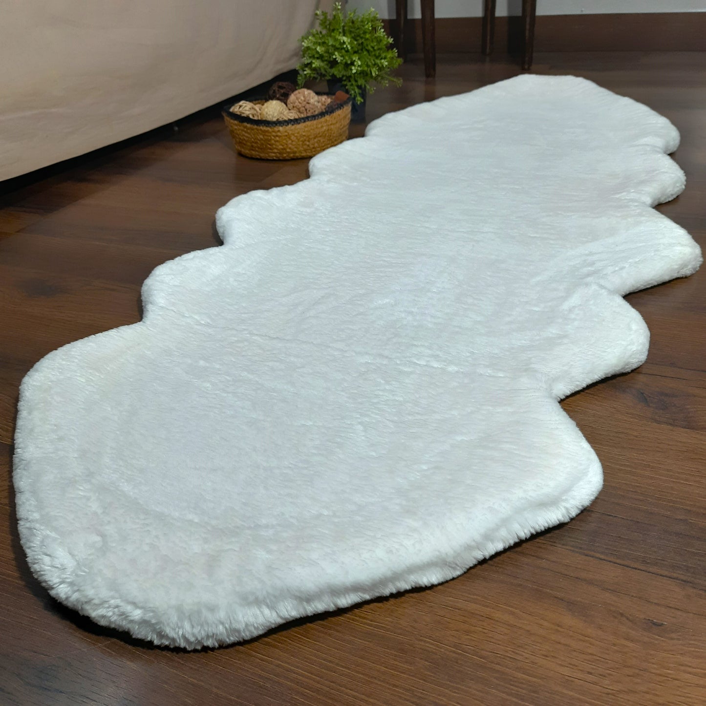 Avioni Ultra Soft FluffyFaux Fur Area Rugs| Milk White| for Bedroom Floor Livingroom Kids Room|61x148cm (~24×58 inch)