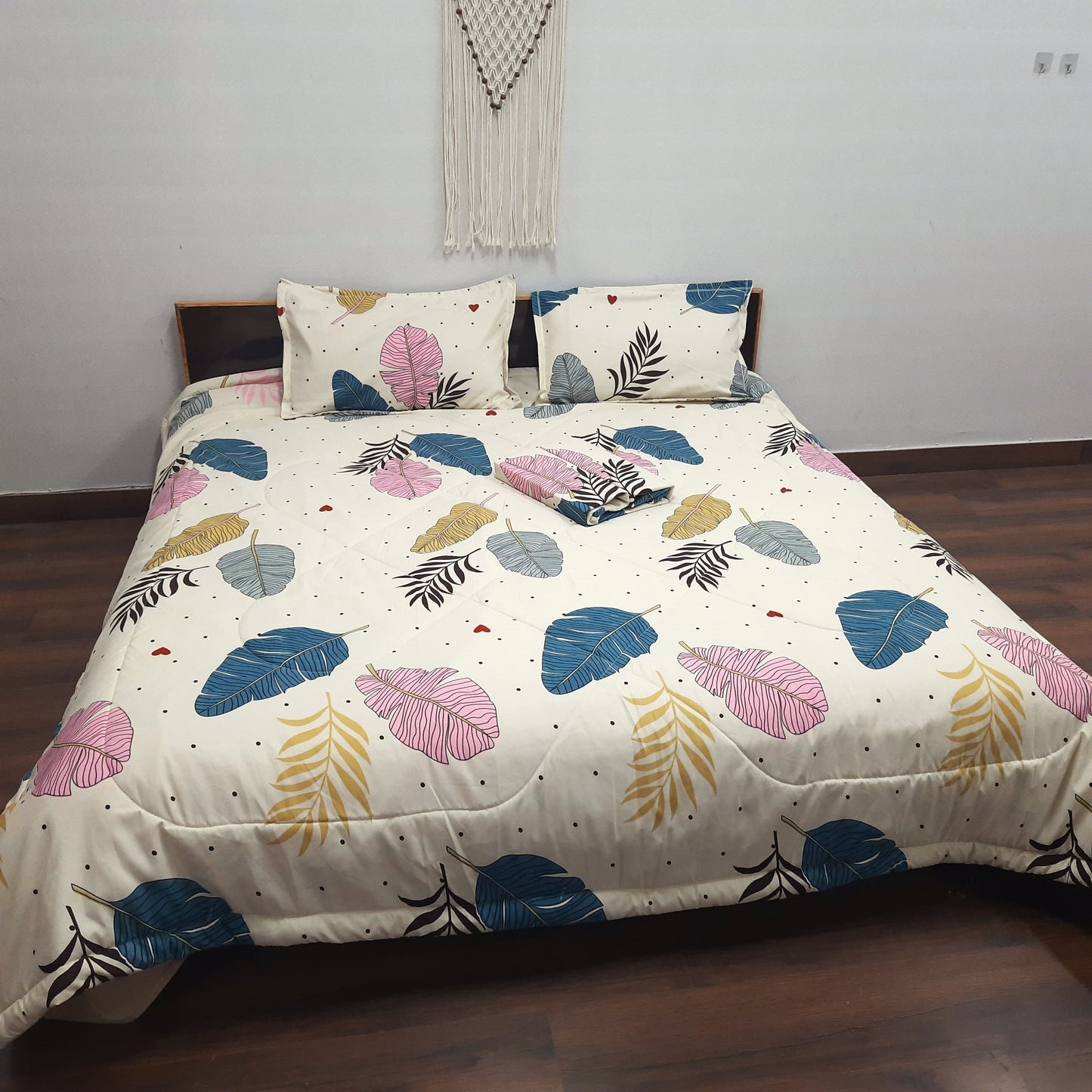 Save big on our AvioniHome Lavanya Bedding Bundle |1  Double Bed Comforter, 1 Double Bed Sheet, and 2 Pillow Covers Combo - Set of 4