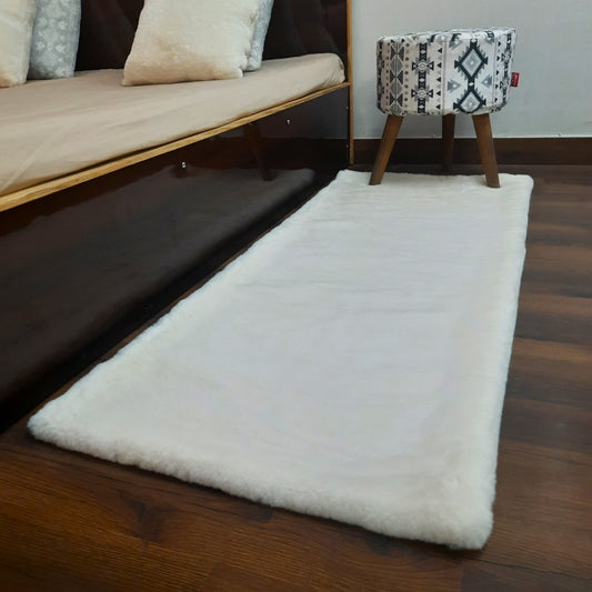 Loomkart – Avioni Ultra Soft Milky White Faux Fluffy Fur Carpet for Bedroom/Hallway/Pooja Room-Easily Hand Washable- 60X150cm