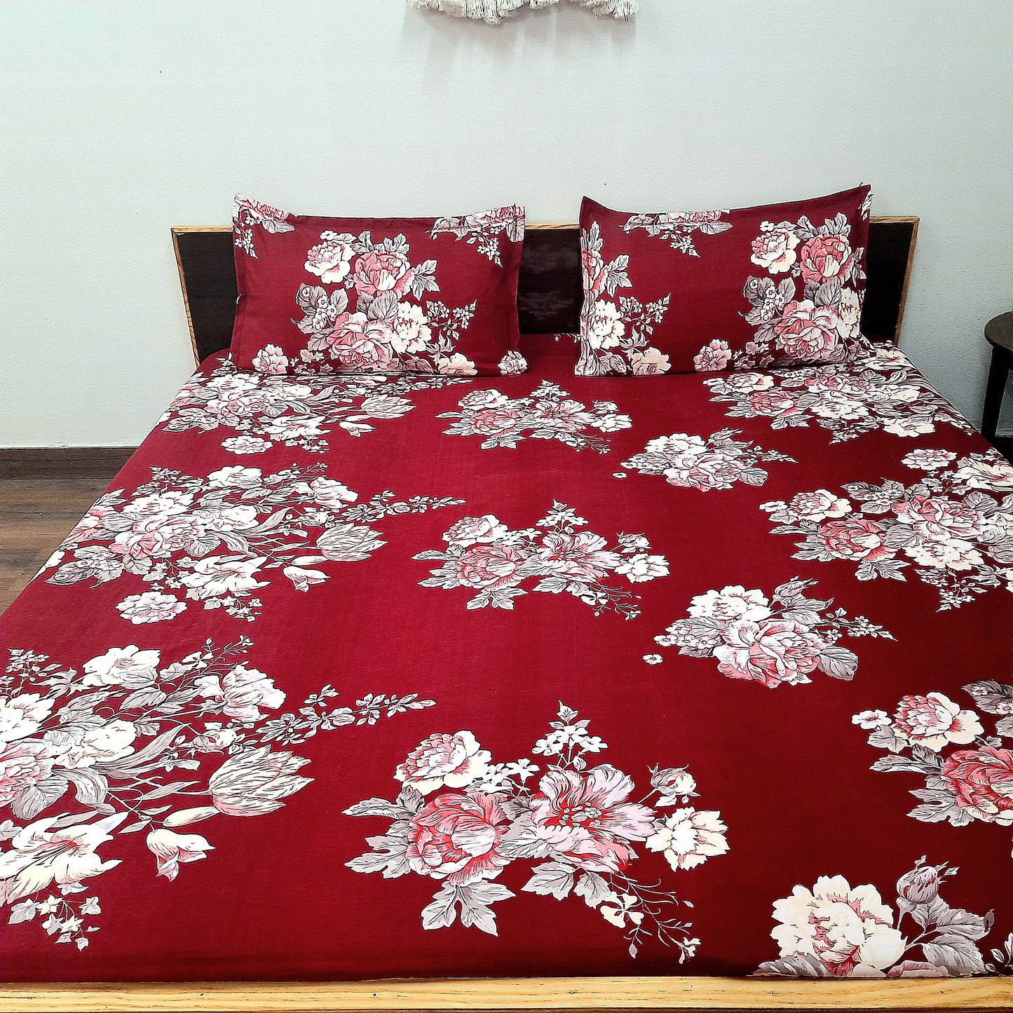 Avioni Home's Creta Premium Heavy Glaze cotton Elastic Fitted King Size Bedsheet with 2 Pillow Covers | Red floral design