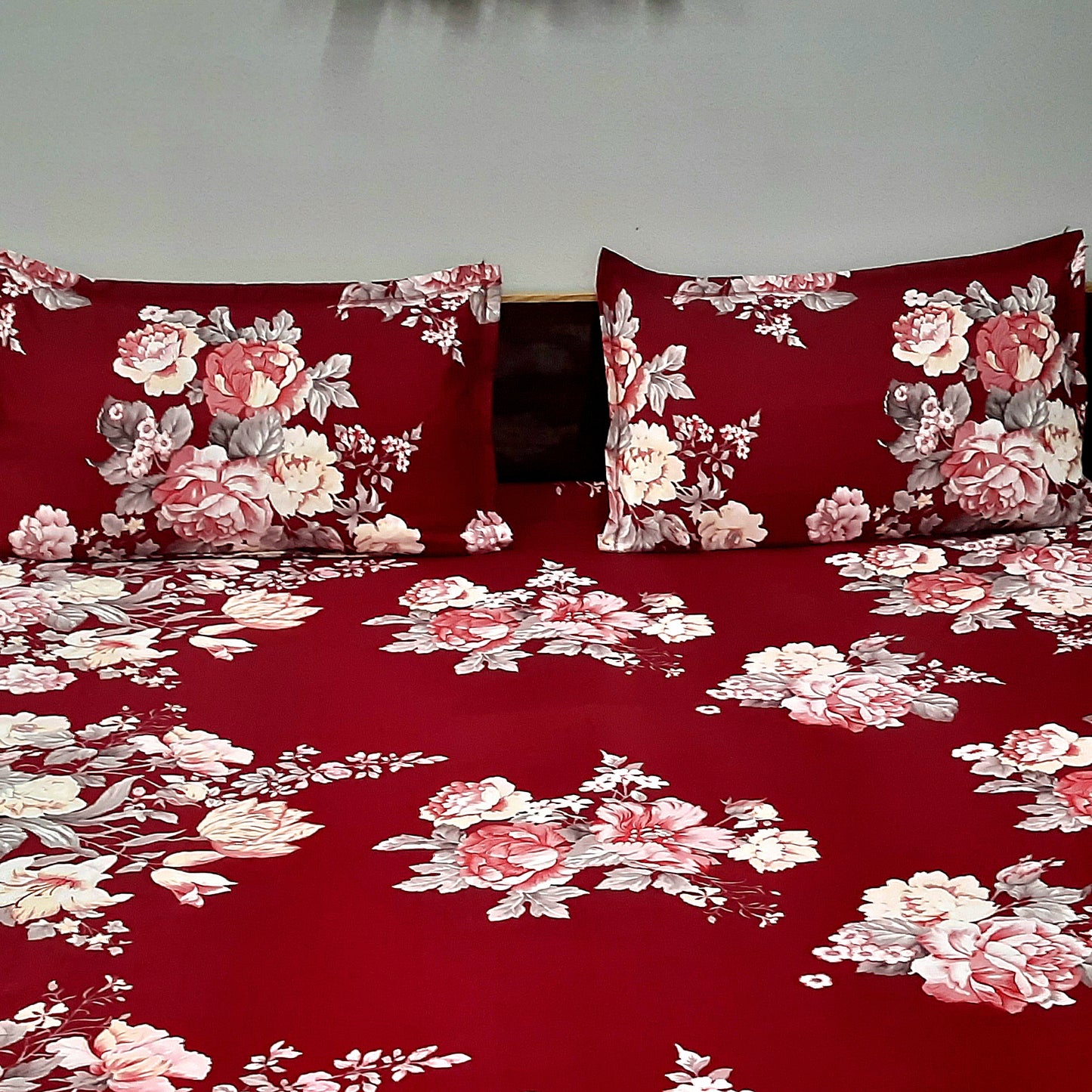 Avioni Home's Creta Premium Heavy Glaze cotton Elastic Fitted King Size Bedsheet with 2 Pillow Covers | Red floral design