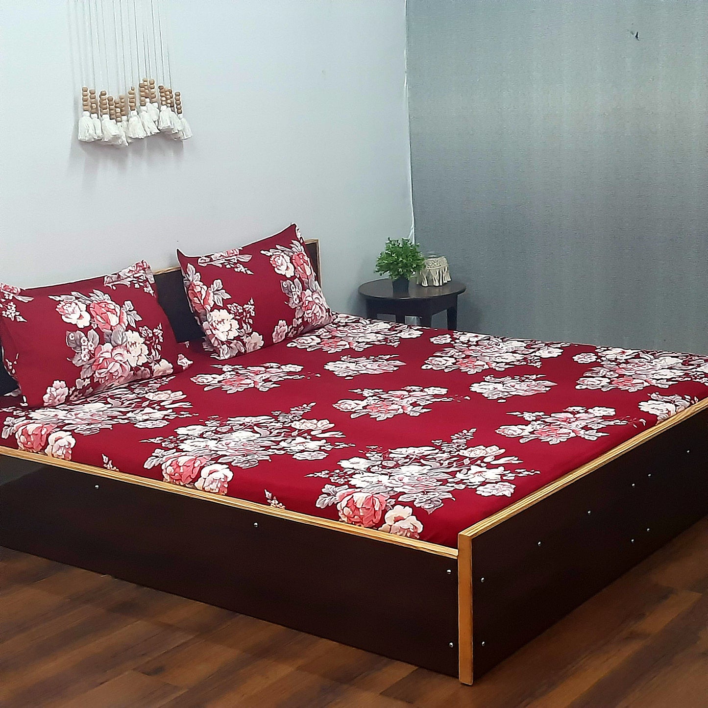 Avioni Home's Creta Premium Heavy Glaze cotton Elastic Fitted King Size Bedsheet with 2 Pillow Covers | Red floral design