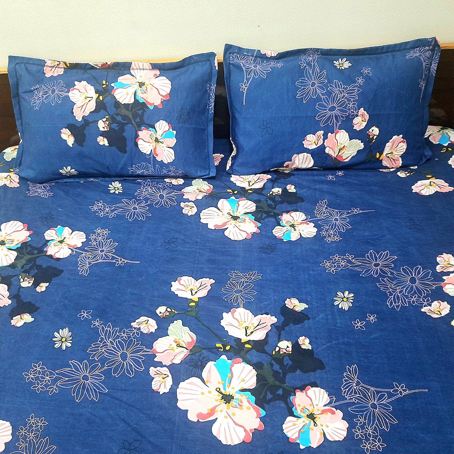 Avioni Home's Creta Premium Heavy Glaze cotton Elastic Fitted King Size Bedsheet with 2 Pillow Covers | Beautiful Blue Floral Design