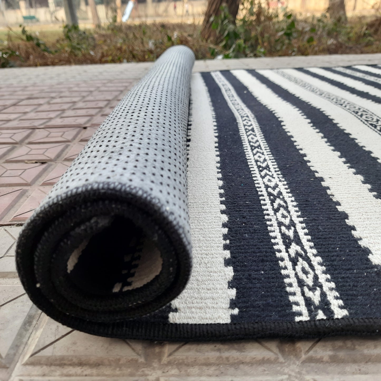 Avioni Luxury Soft Premium 100% Cotton Anti Slip Large Size Yoga Mat In Black & Ivory Color 110cm x 170cm (~4 feet x 6 feet)