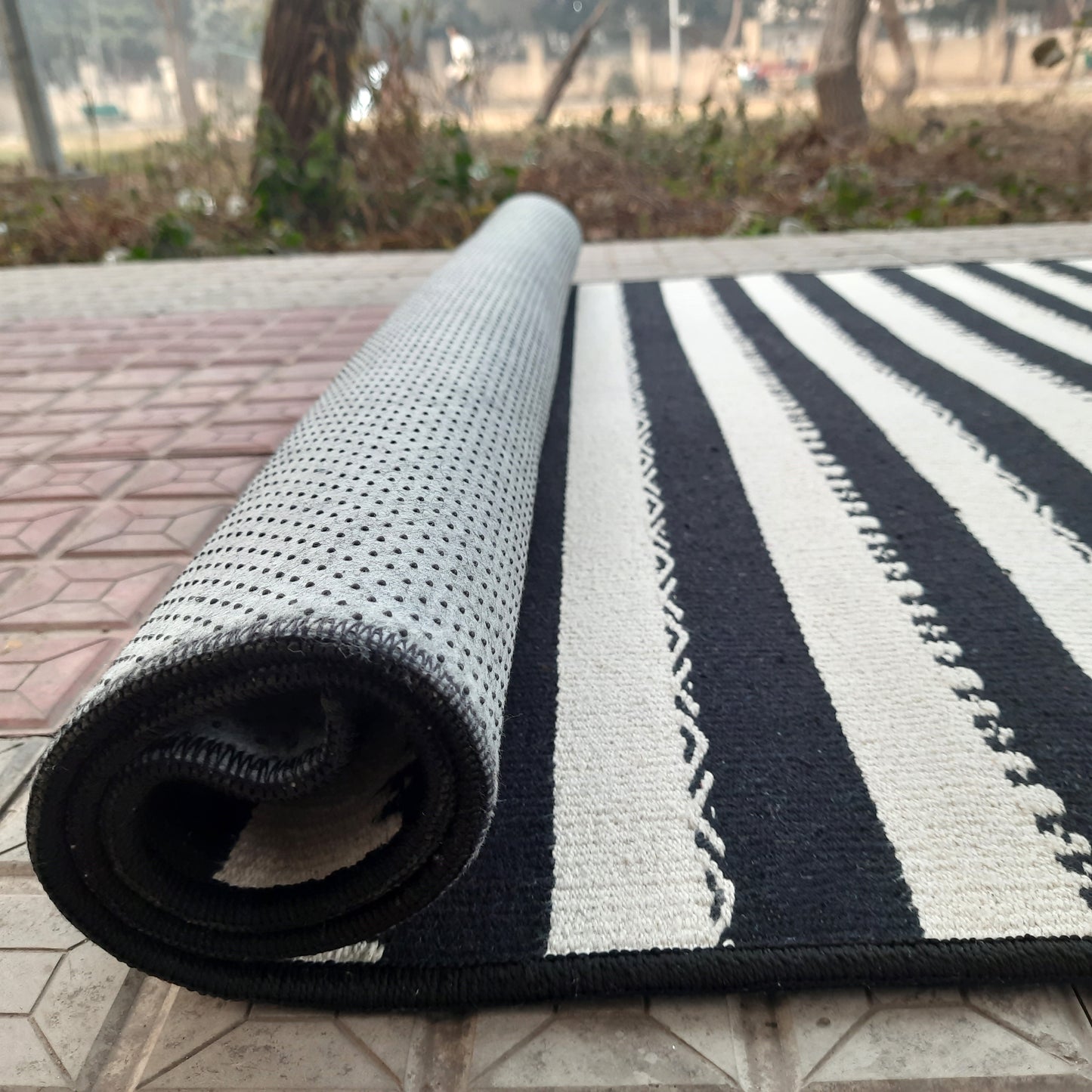 Avioni Luxury Soft Premium 100% Cotton Anti Slip Large Size Yoga Mat In Black & Ivory Color 113cm x 178cm (~4 feet x 6 feet)