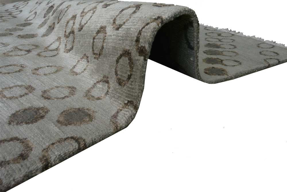 Hand Knotted Kashmiri Premium Silk Carpet In Beige -225 Knots per Sq Inch – 120cm x 180cm (~4×6 Feet)-Gift for Generations by Avioni