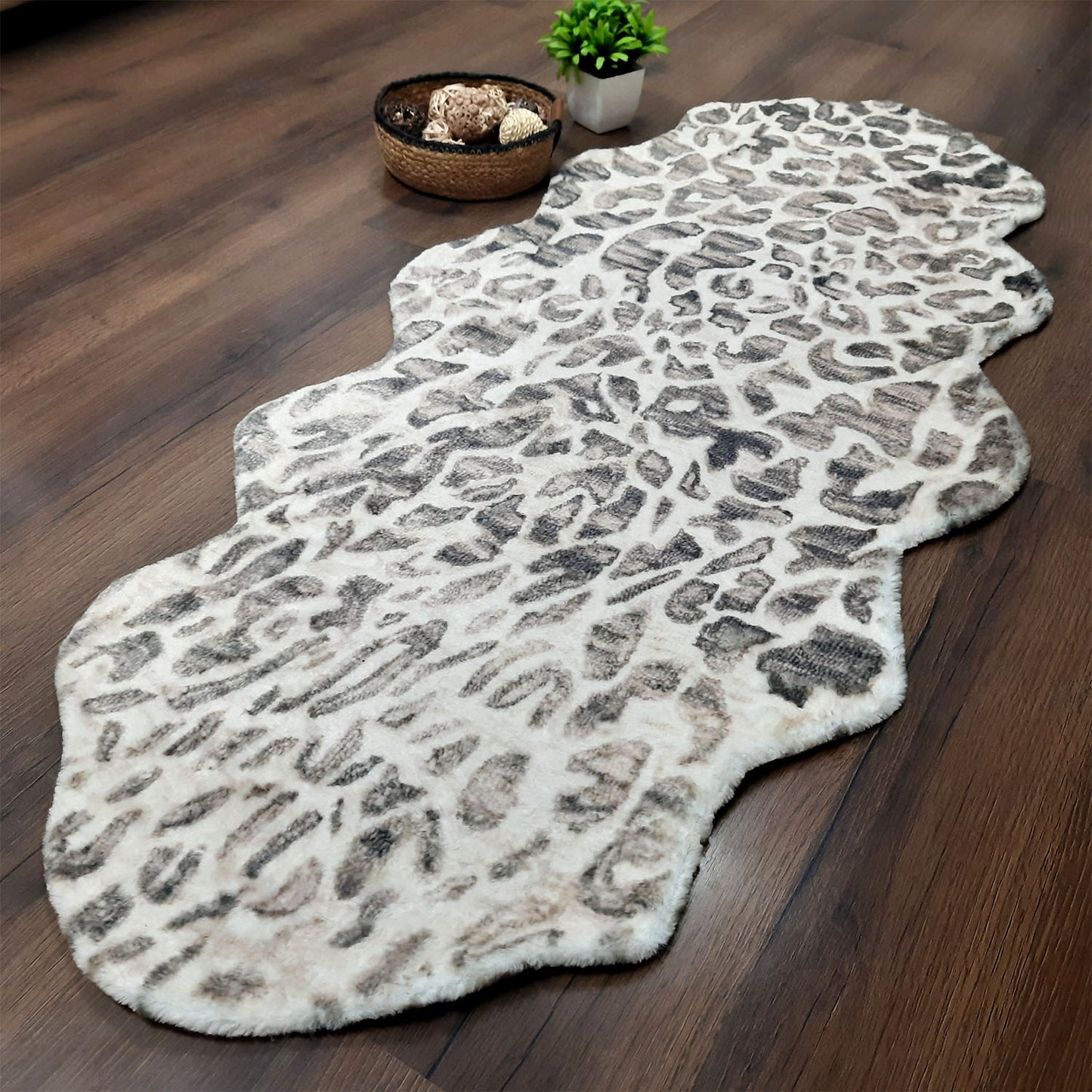 Avioni Ultra Soft Fluffy Faux Fur Area Rugs | Soft Leopard Look| For Bedroom, Living Room, Kids Room| 61x147cm (~24×58 inch)