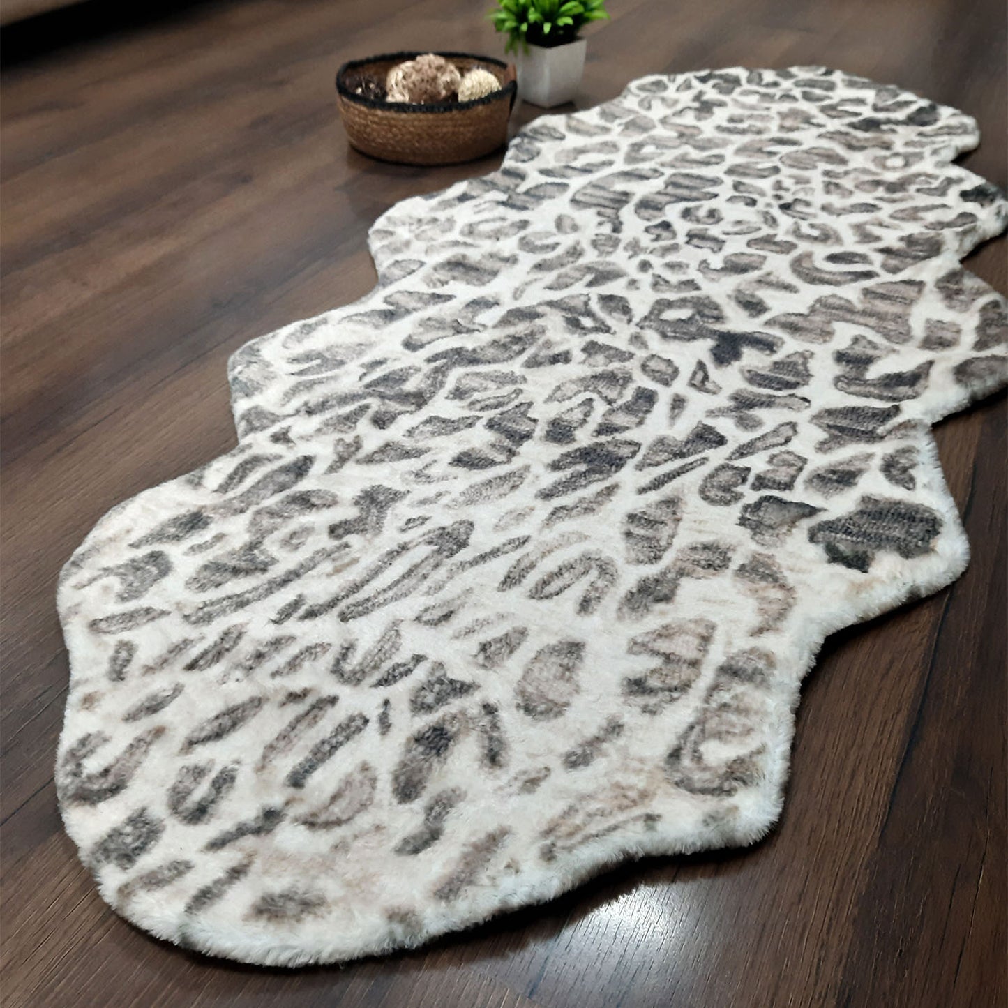 Avioni Ultra Soft Fluffy Faux Fur Area Rugs | Soft Leopard Look| For Bedroom, Living Room, Kids Room| 61x147cm (~24×58 inch)