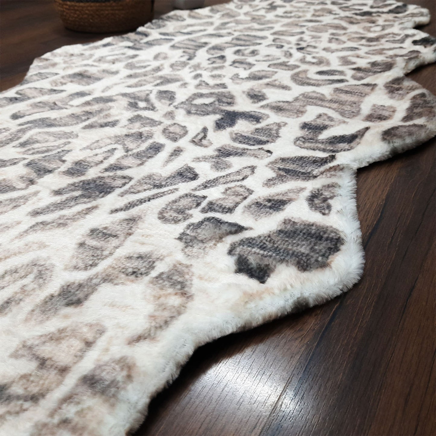 Avioni Ultra Soft Fluffy Faux Fur Area Rugs | Soft Leopard Look| For Bedroom, Living Room, Kids Room| 61x147cm (~24×58 inch)