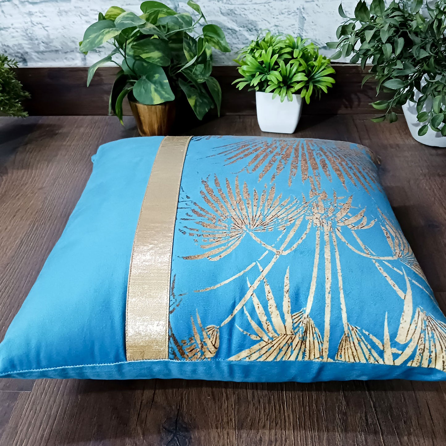 Cushion Covers Super Soft – Beautiful Golden Touch Palm Tree  – Best Price 40cm x 40cm (~16″ x 16″)