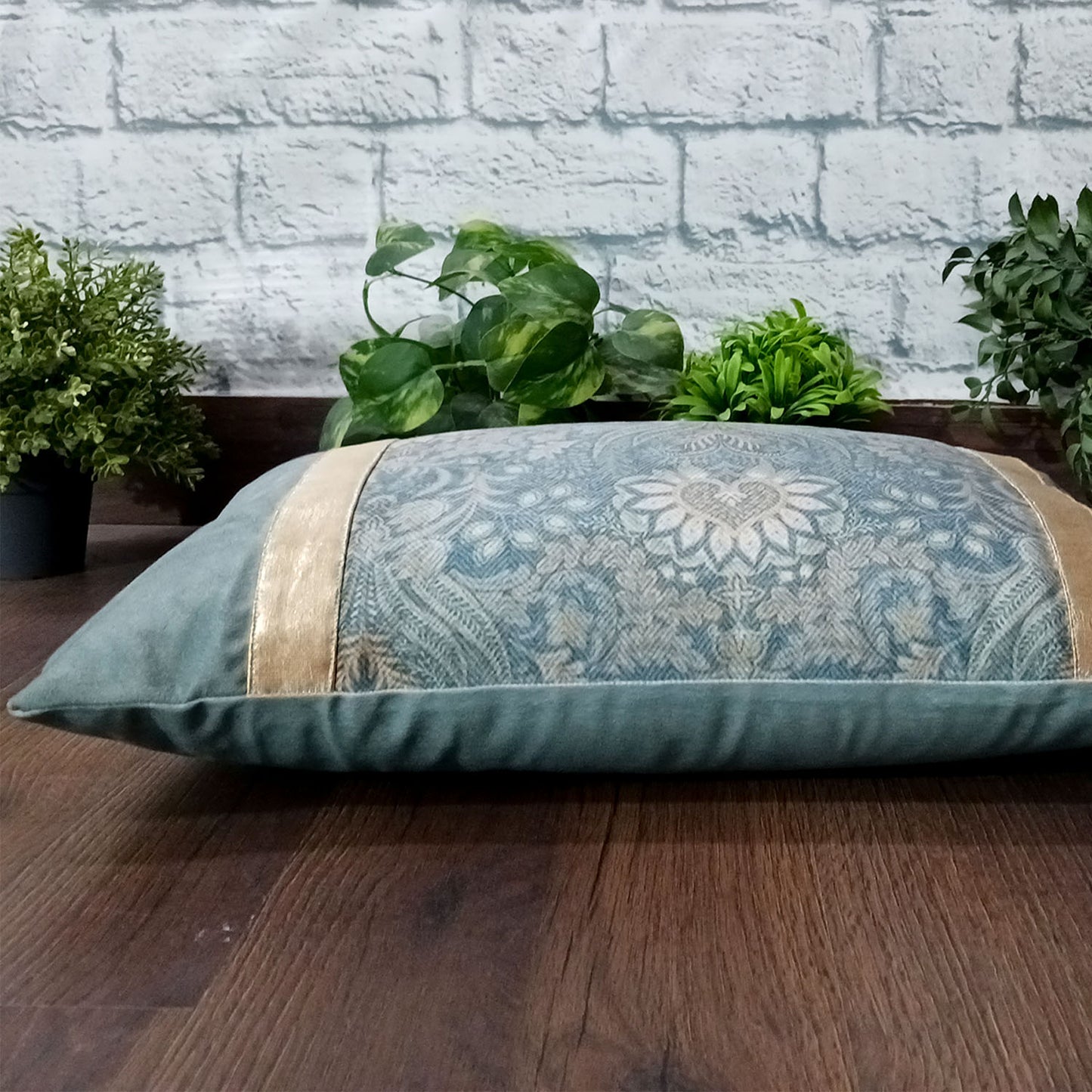 Cushion Covers Super Soft – Beautiful Golden Touch Grey Floral  – Best Price 30cm x 50cm (~12″ x 20″)