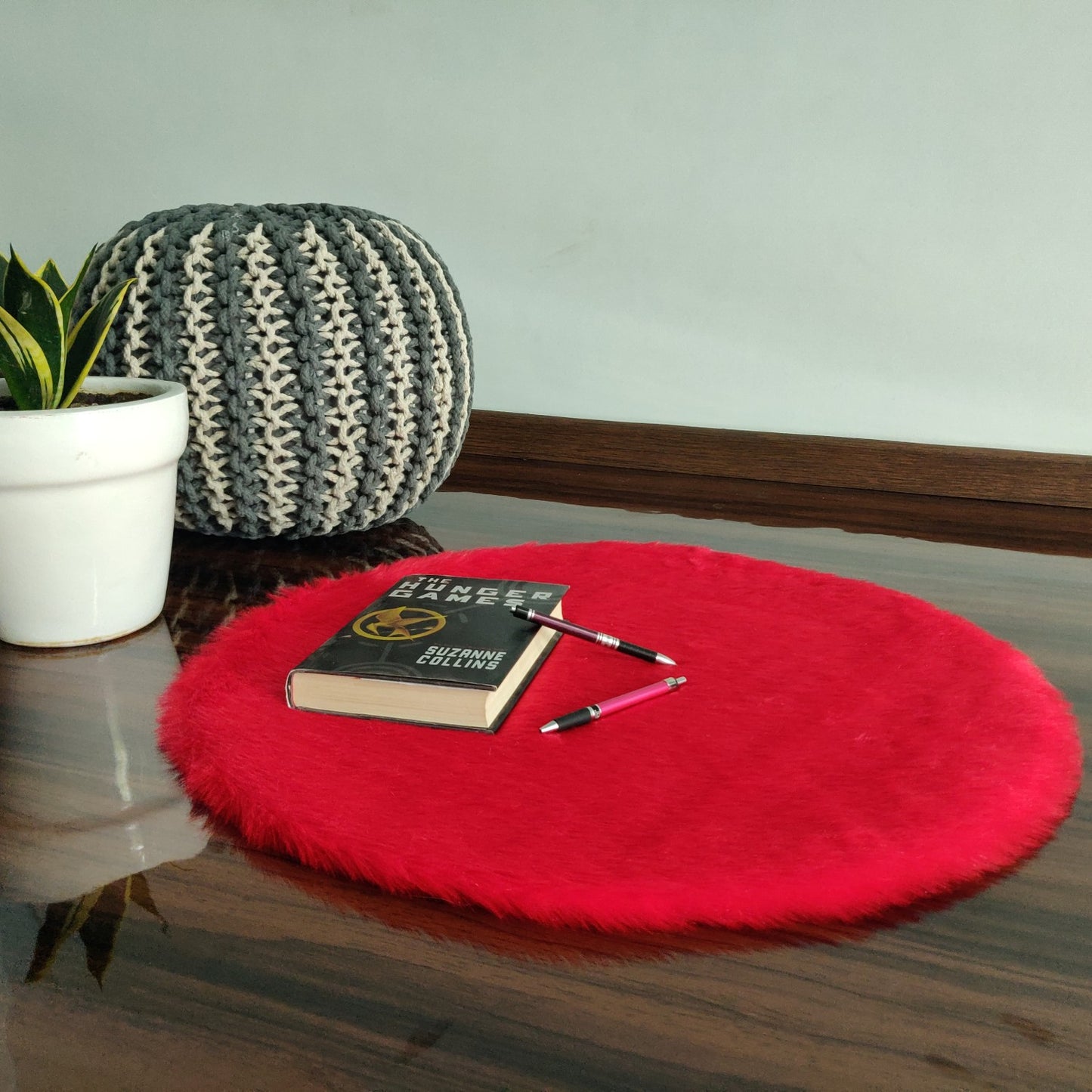 Shaggy Carpet – Premium Faux Fur – 60 cm Round – Avioni Carpets- Red Colour