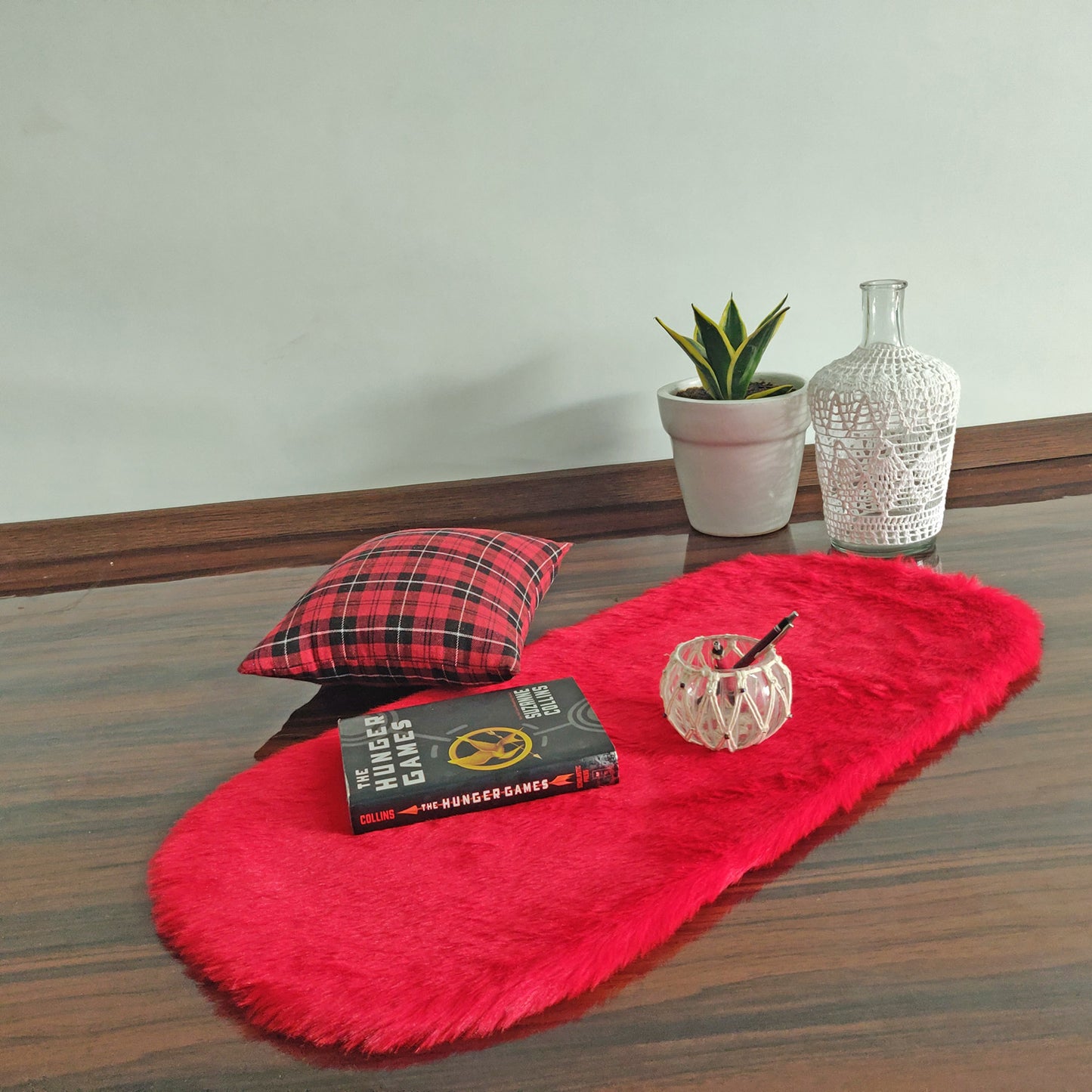 Shaggy Carpet – Premium Medium Faux Fur – 88X40 cm Oval Shape – Avioni Carpets- RED