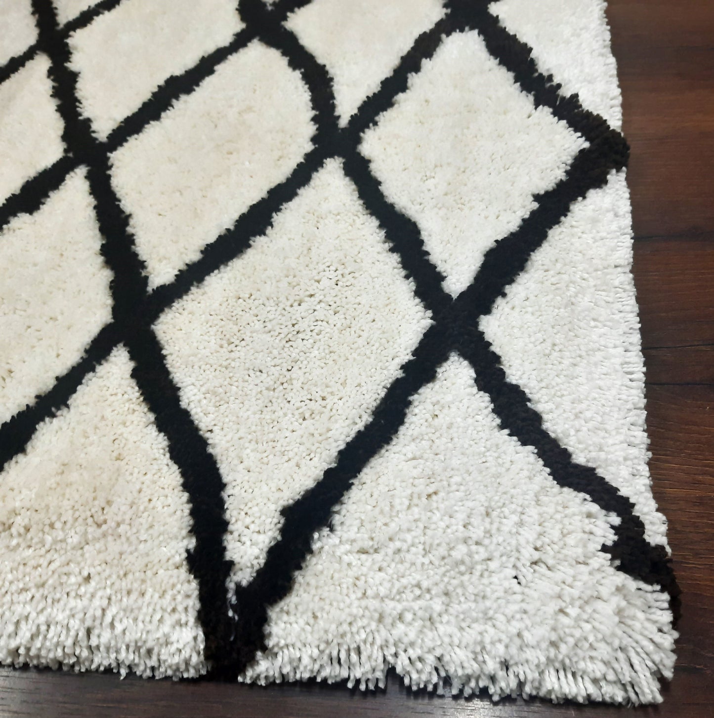 Plush Soft Washable Shaggy White Carpet With Black Check Design /Bedside Runners by Avioni Home